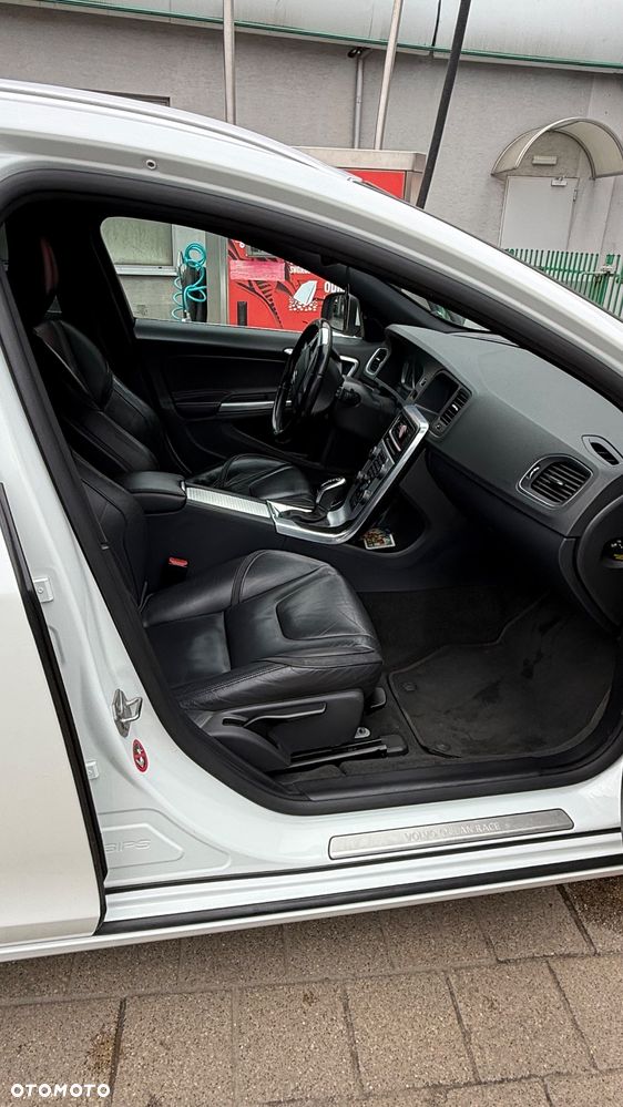 Volvo V60 D4 Drive-E Ocean Race - 23