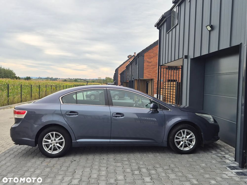 Toyota Avensis 1.8 Premium EU5 - 24