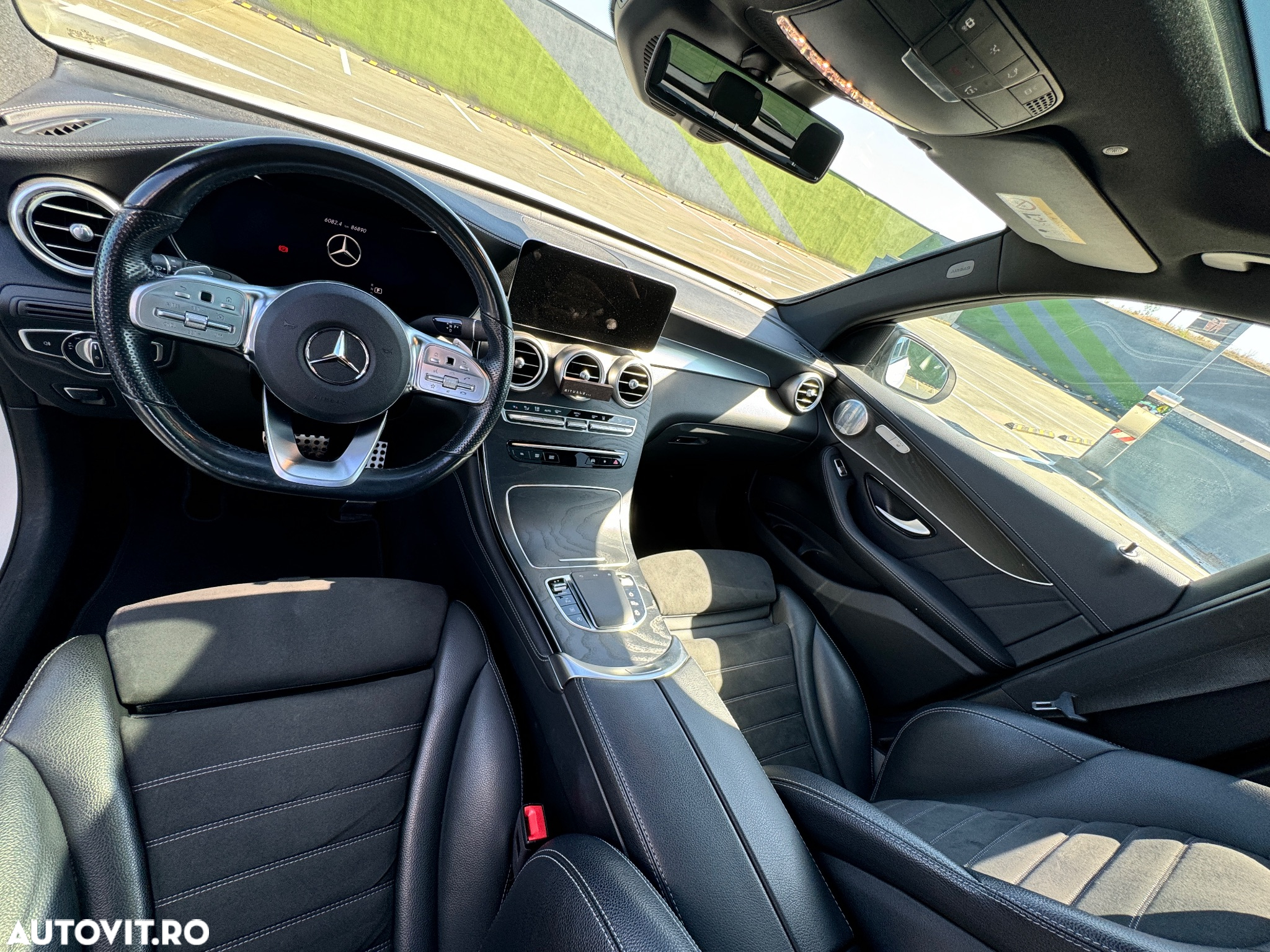 Mercedes-Benz GLC 300 d 4Matic 9G-TRONIC AMG Line Plus - 35