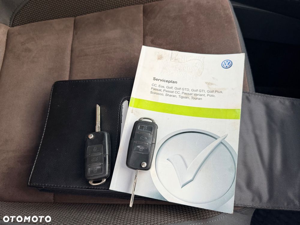 Volkswagen Touran 2.0 TDI DPF BlueMotion Technology STYLE - 12