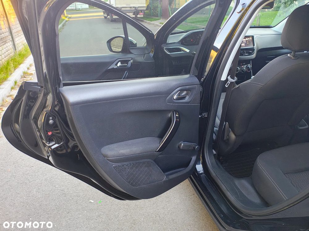 Peugeot 208 1.2 PureTech Style - 19