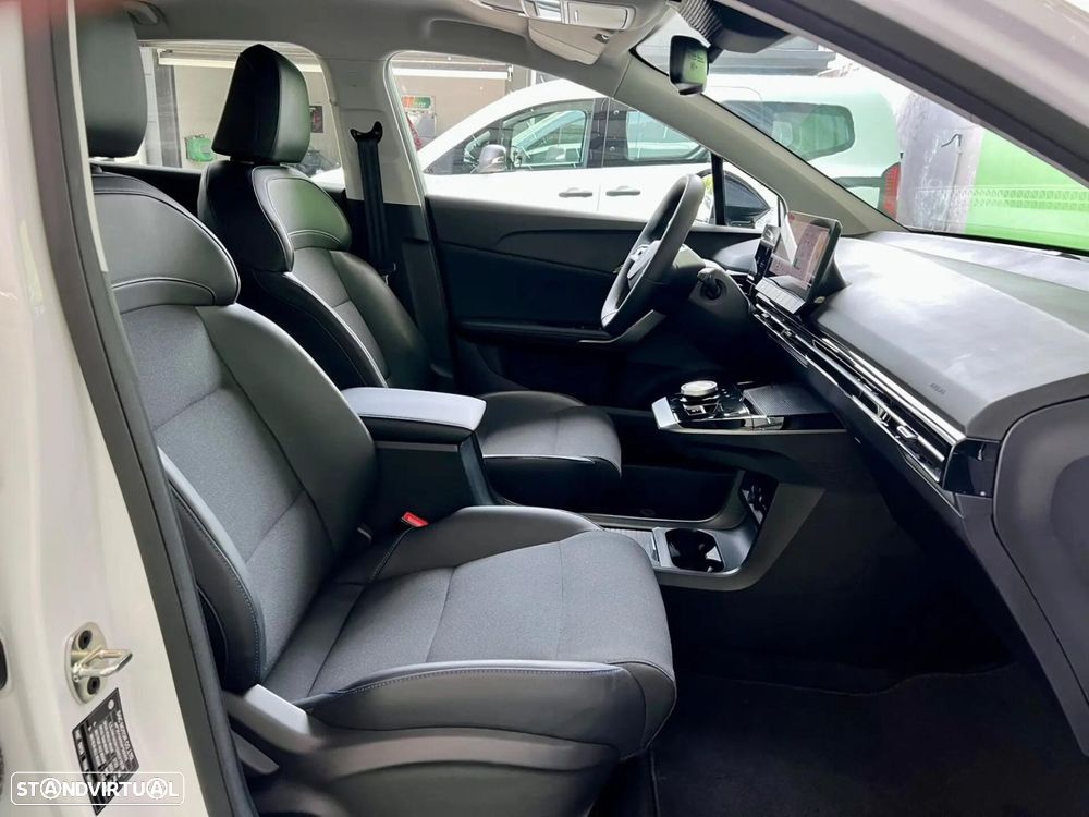 MG MG4 64 kWh Luxury - 9