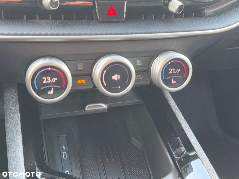 Skoda Superb 2.0 TDI SCR Selection DSG - 19