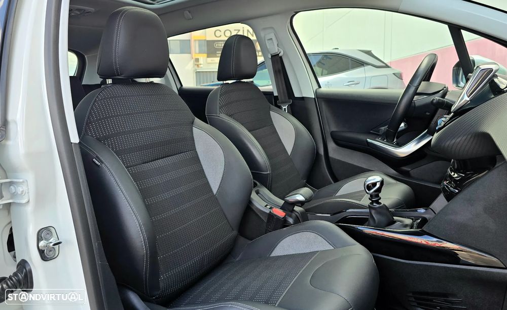 Peugeot 2008 PureTech 130 GPF Stop&Start Allure - 23
