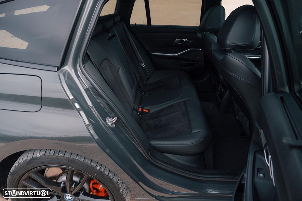 BMW 330 e Touring Pack M Auto - 18