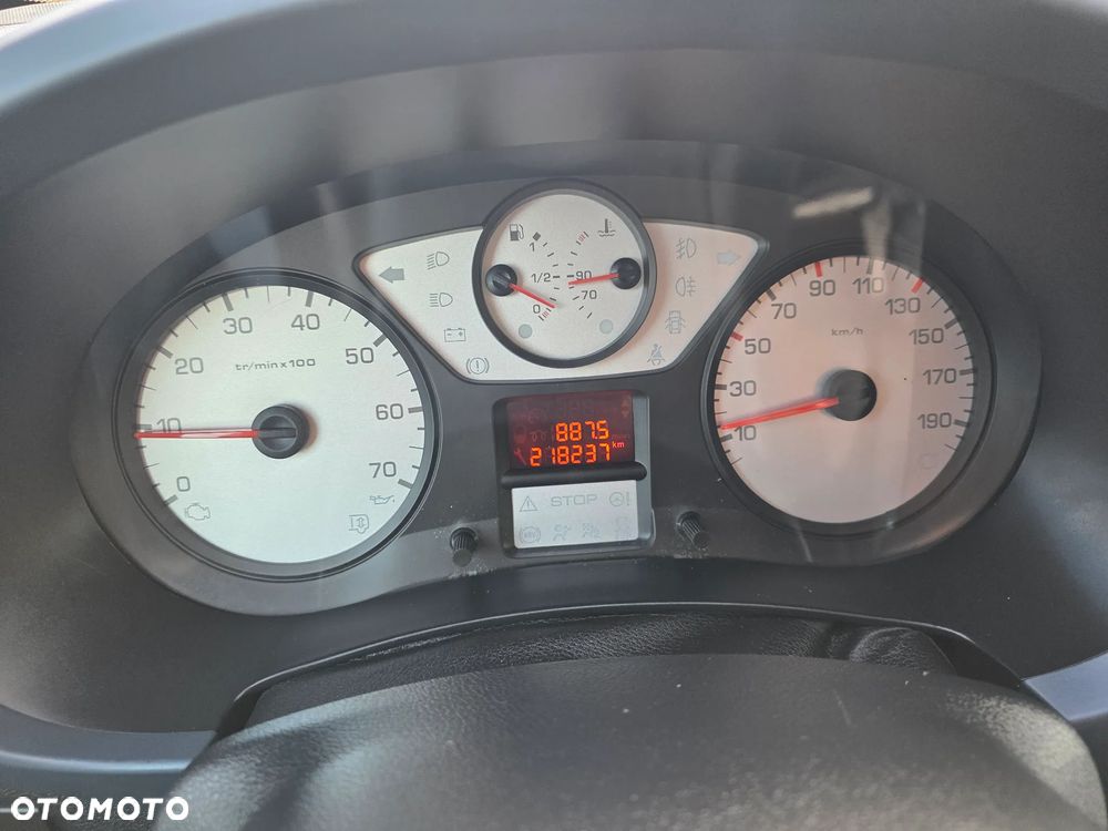 Peugeot Partner Tepee HDi FAP 110 Tendance mit Familien-Paket - 32