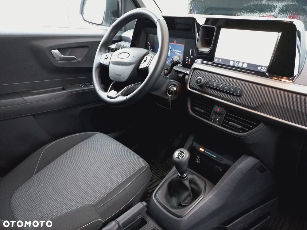 Ford Transit Courier - 27