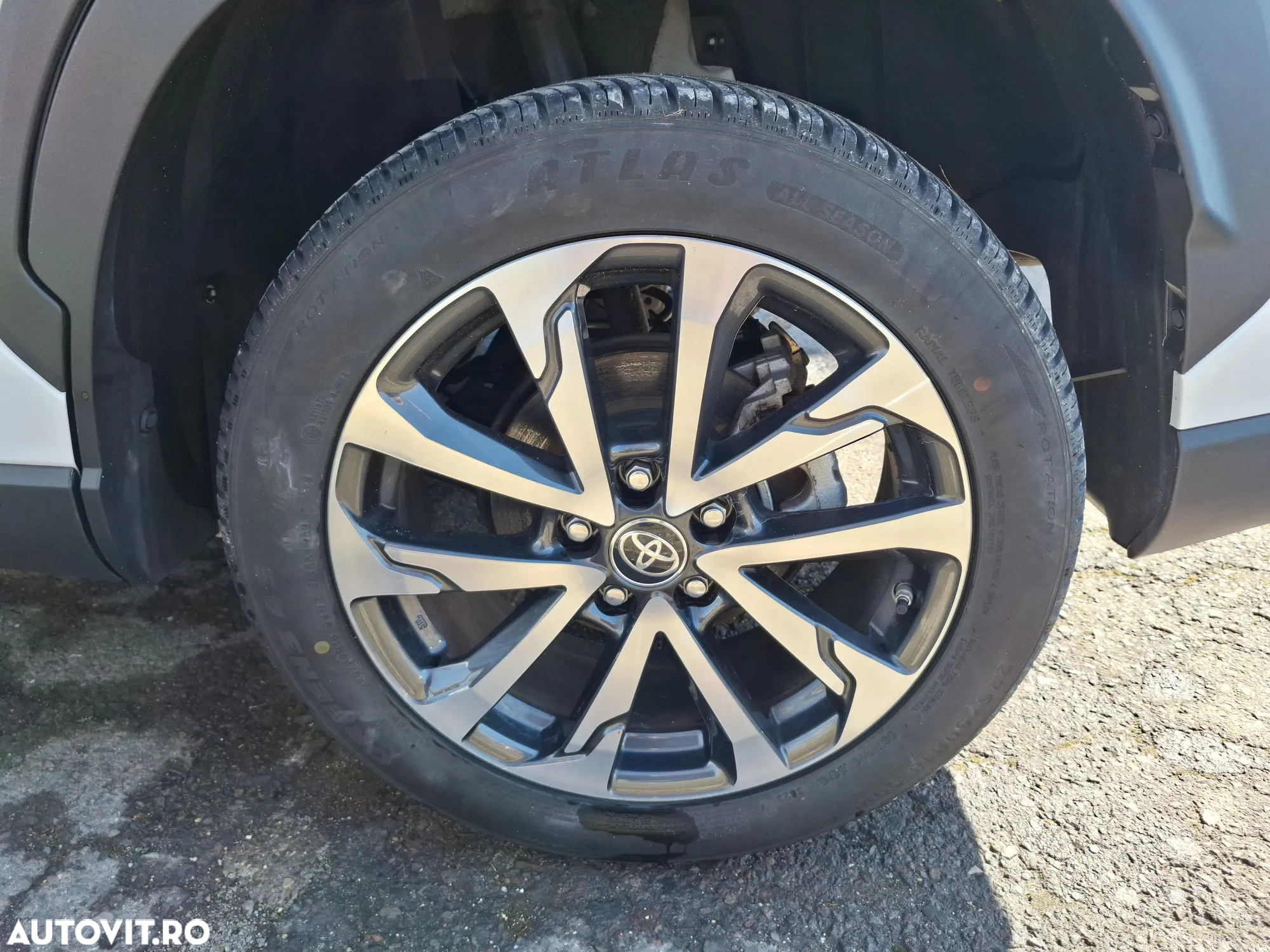 Toyota Corolla Cross - 28