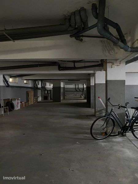Parqueamento 12,55m2 em Santo António na Costa de Caparica com janela - Grande imagem: 5/6