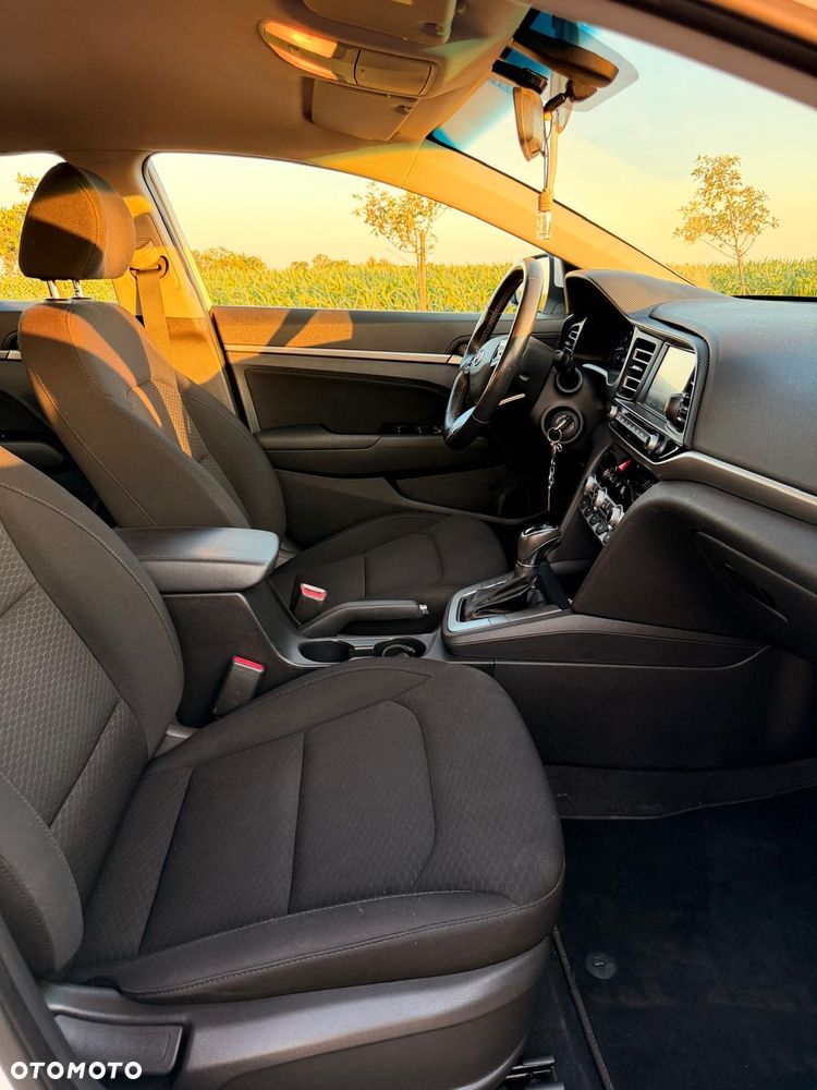 Hyundai Elantra 1.6 Style - 13