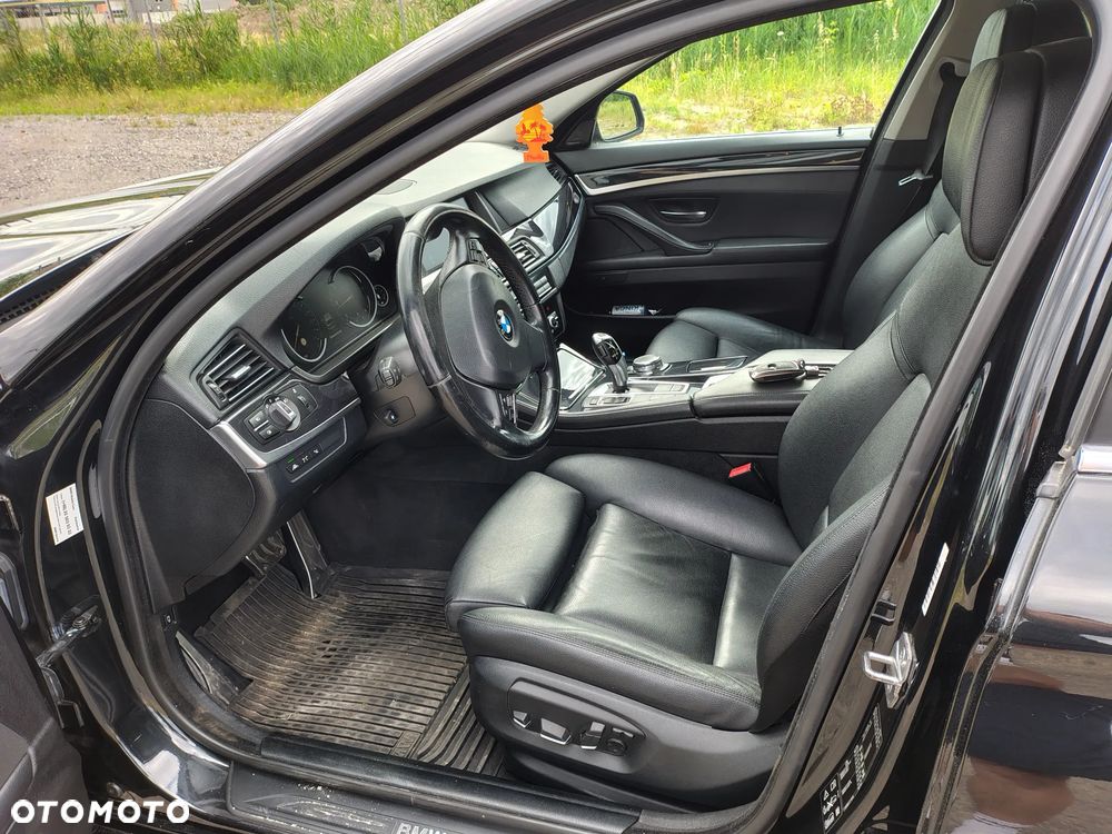 BMW Seria 5 525d xDrive - 10