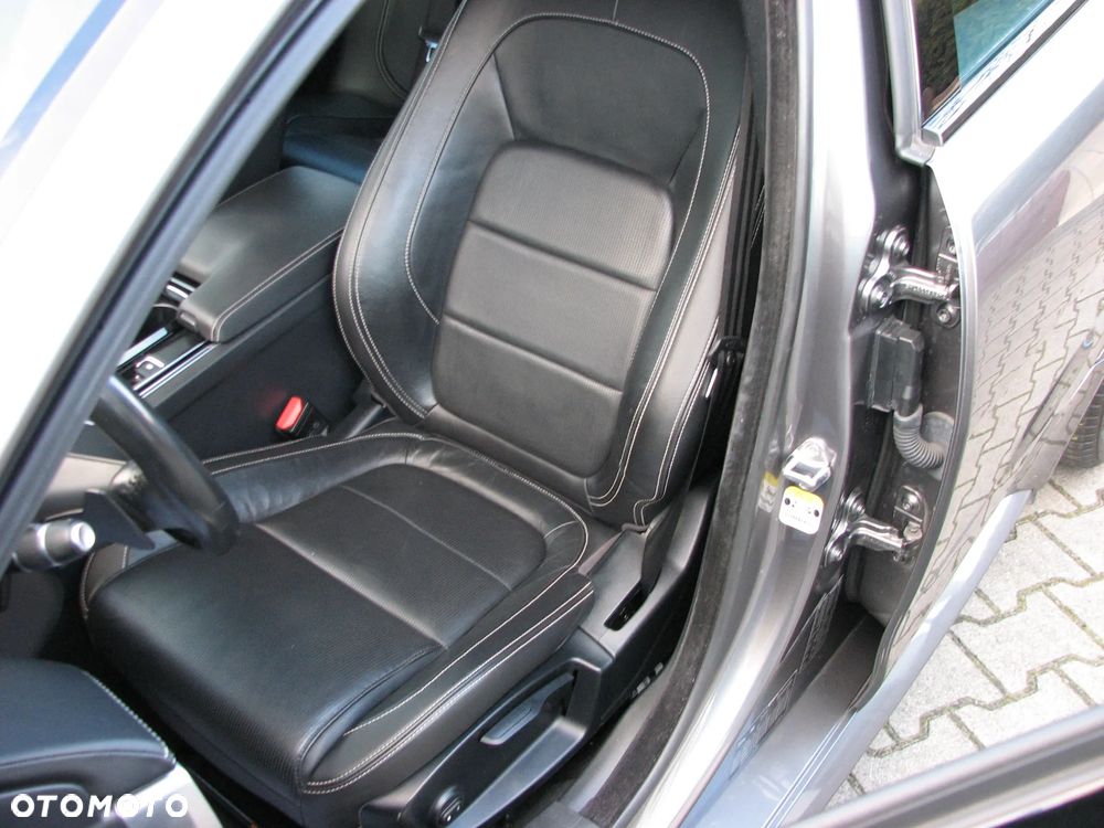 Jaguar XE 20d R-Sport - 21