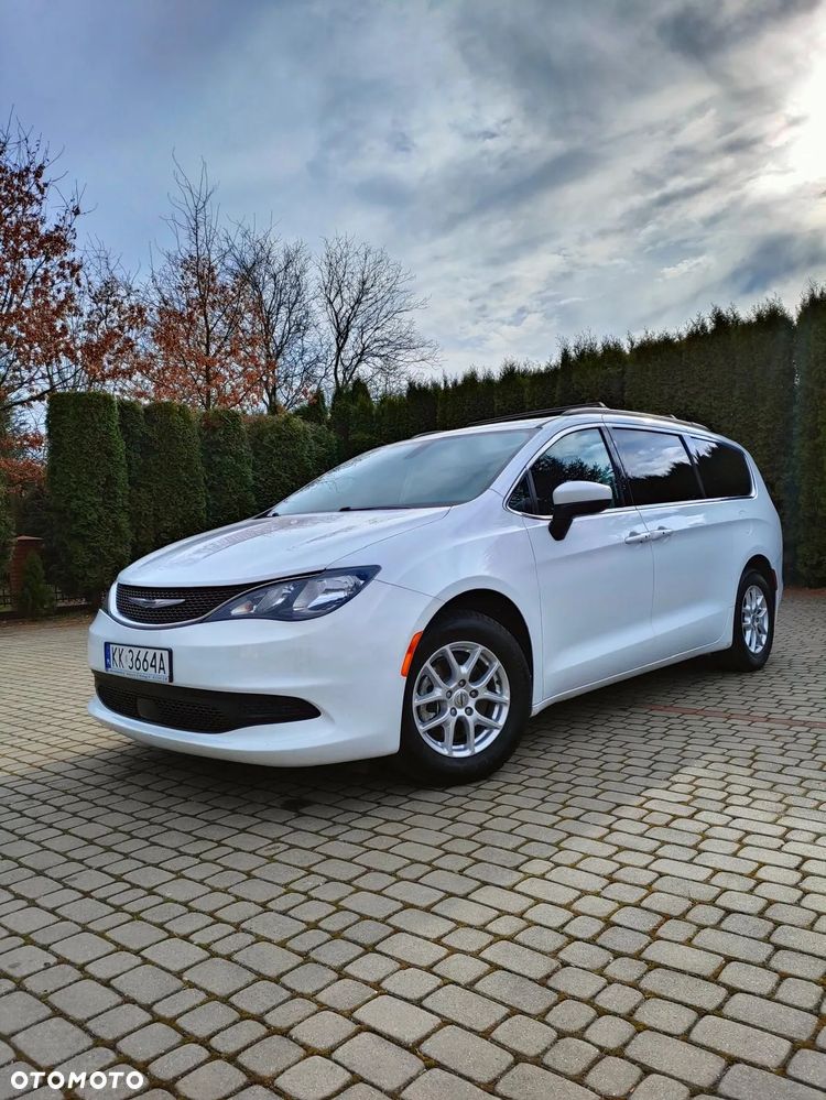 Chrysler Pacifica - 1