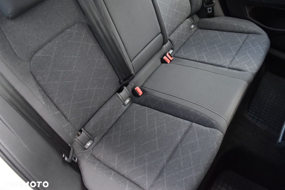 Volkswagen Golf - 32