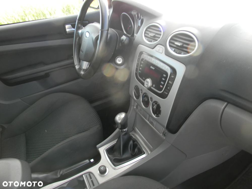 Ford Focus 2.0 16V Titanium - 14