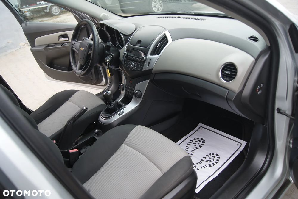 Chevrolet Cruze 1.6 LS - 17