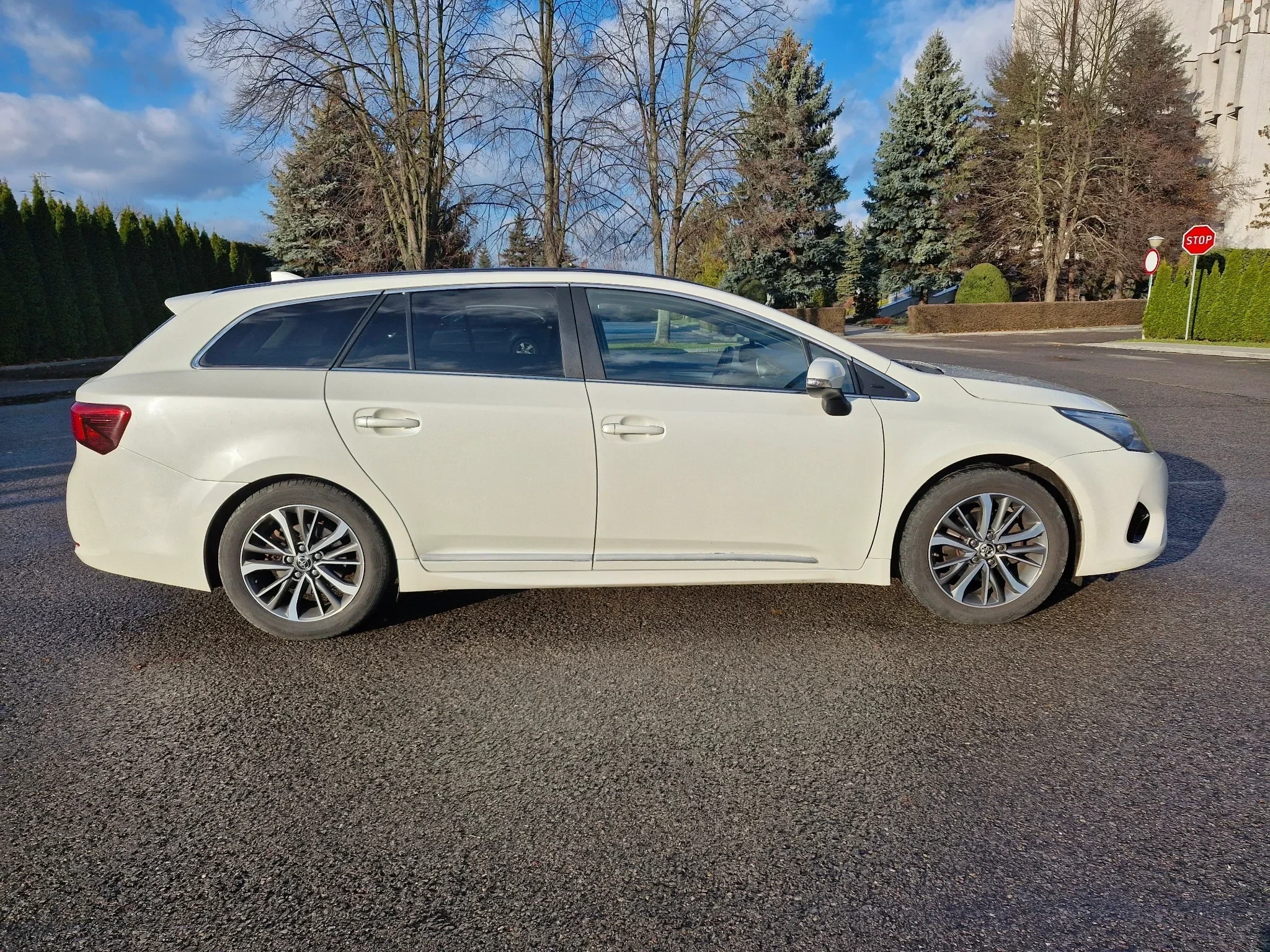 Toyota Avensis 1.8 Premium MS - 3