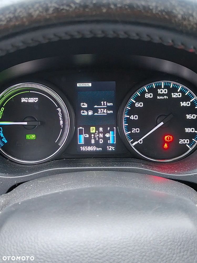 Mitsubishi Outlander - 11