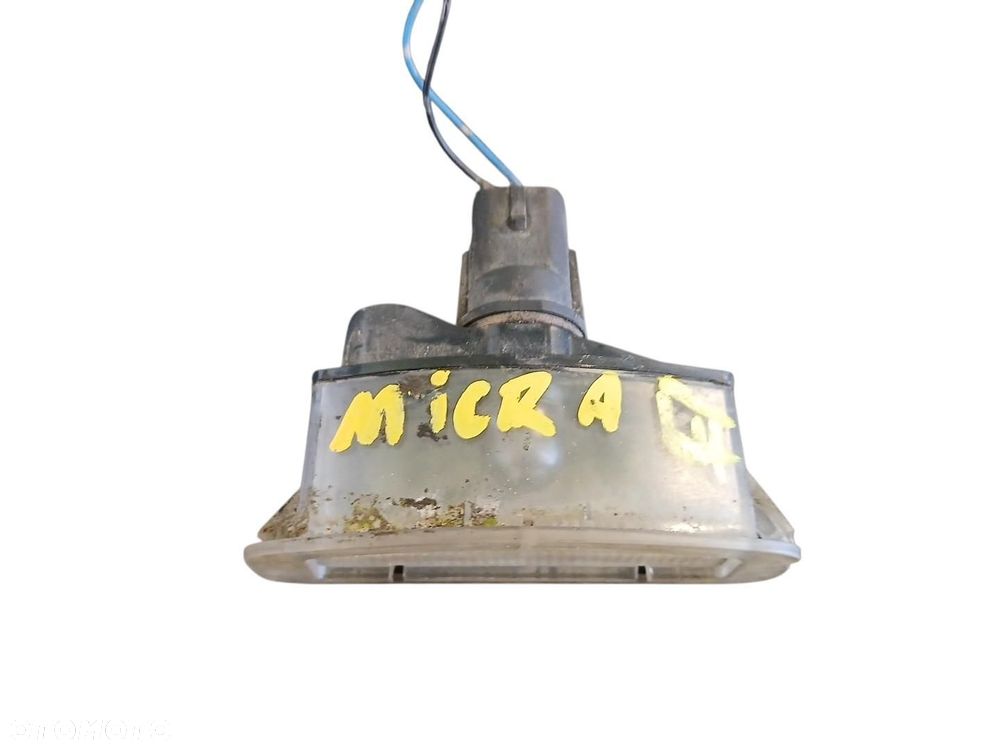 LAMPKA TABLICY REJESTRACYJNEJ NISSAN MICRA K12 LAMPKA TABLICY - 1