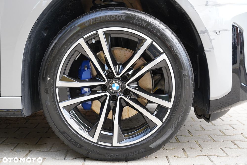 BMW iX3 - 11