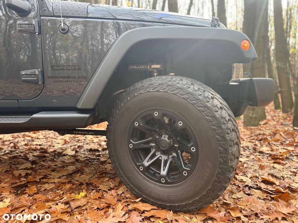 Jeep Wrangler - 12