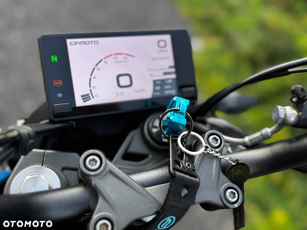 CFMoto 650 MT - 4