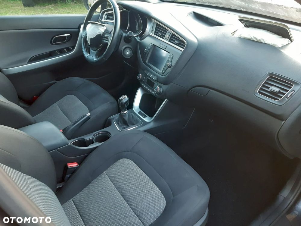 Kia Ceed 1.6 GDI Dream Team Edition - 16