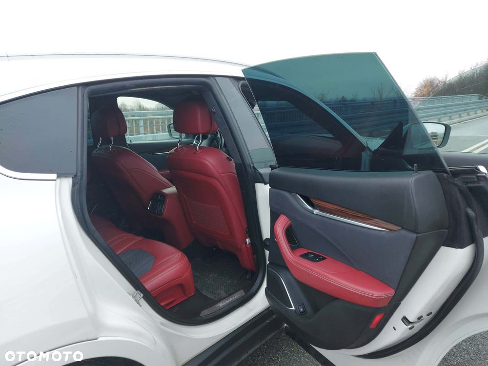 Maserati Levante Q4 GranLusso - 10