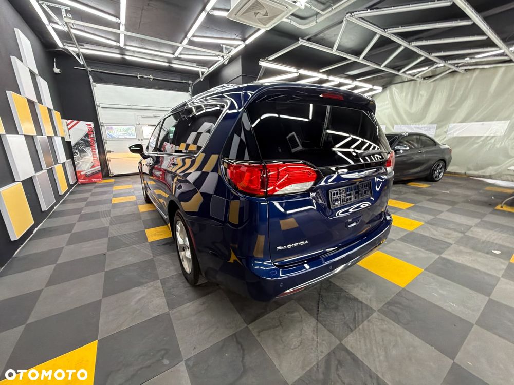 Chrysler Pacifica - 21