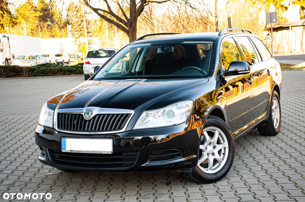 Skoda Octavia 1.6 Combi Tour - 11