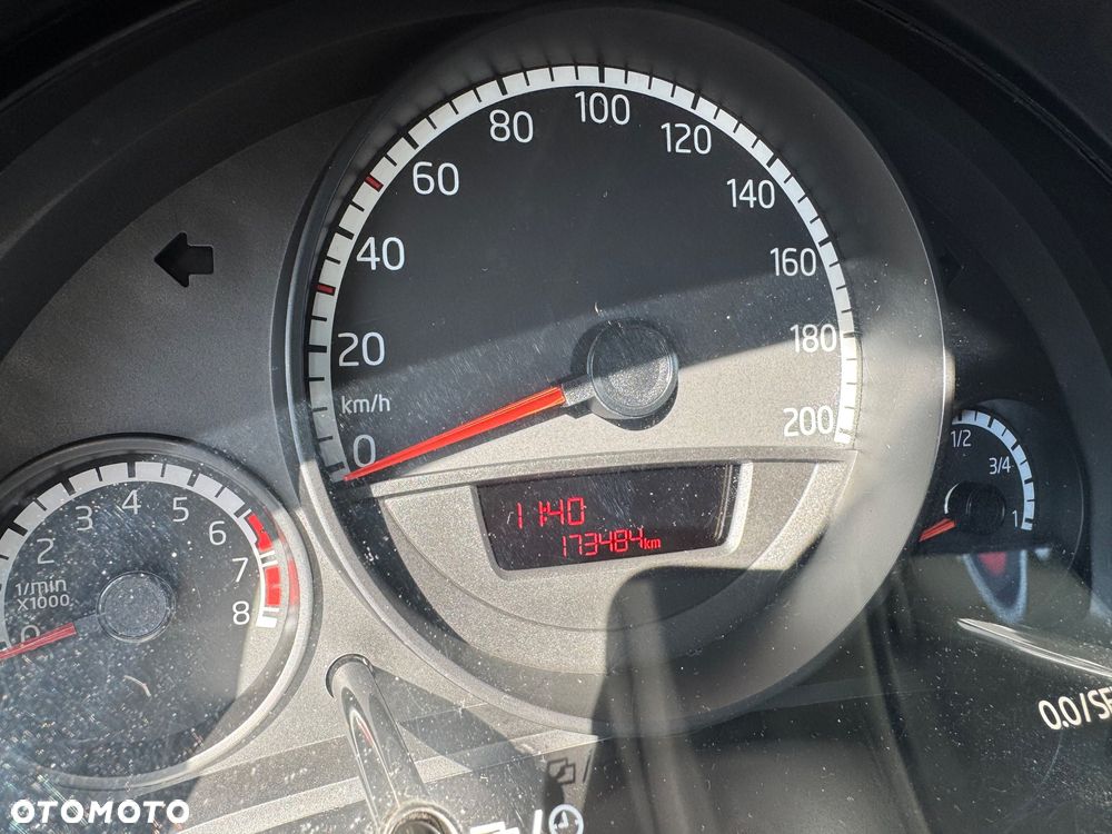 Volkswagen up! 1.0 street - 15