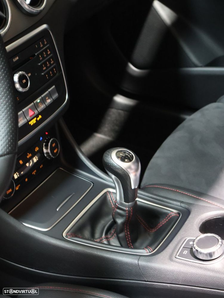 Mercedes-Benz CLA 180 d Shooting Brake AMG Line - 24