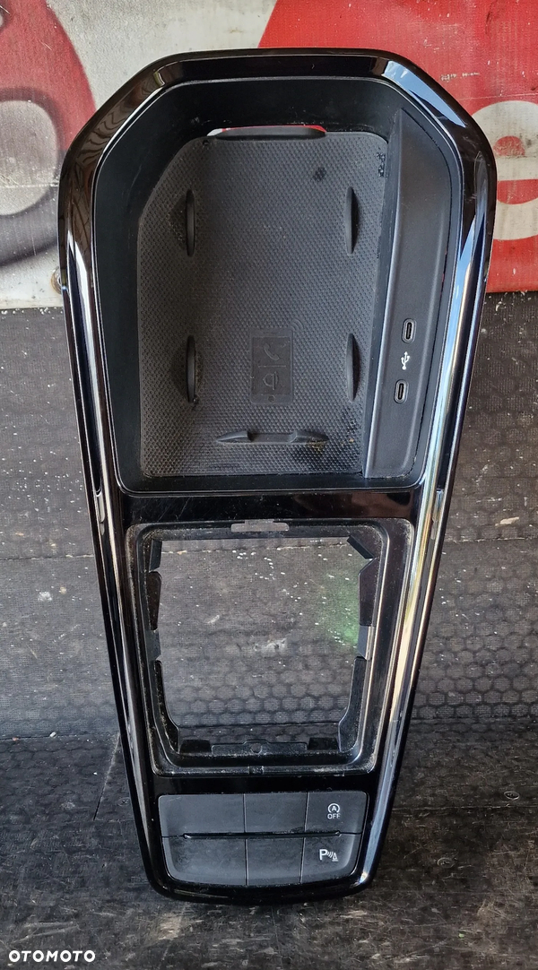 RAMKA ŚRODKOWA TUNELU USB 655863212A SKODA SCALA