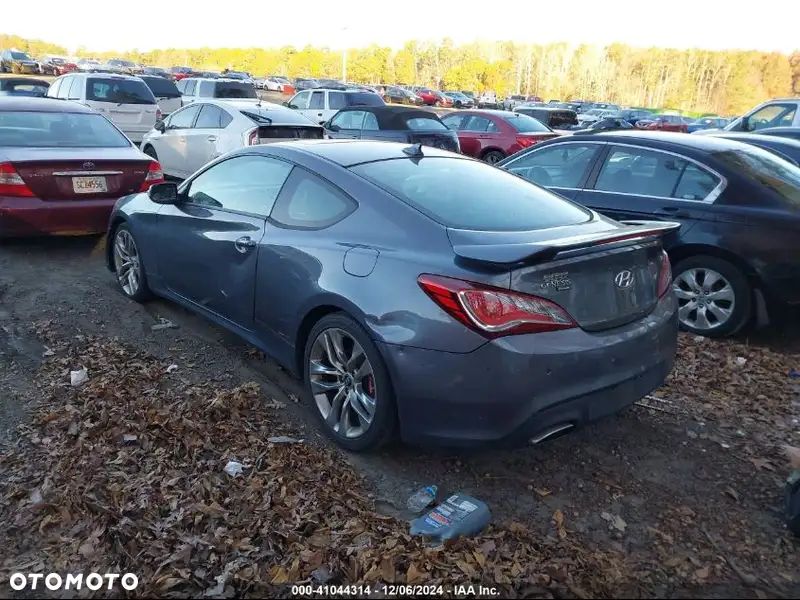 Hyundai Genesis Coupe - 38
