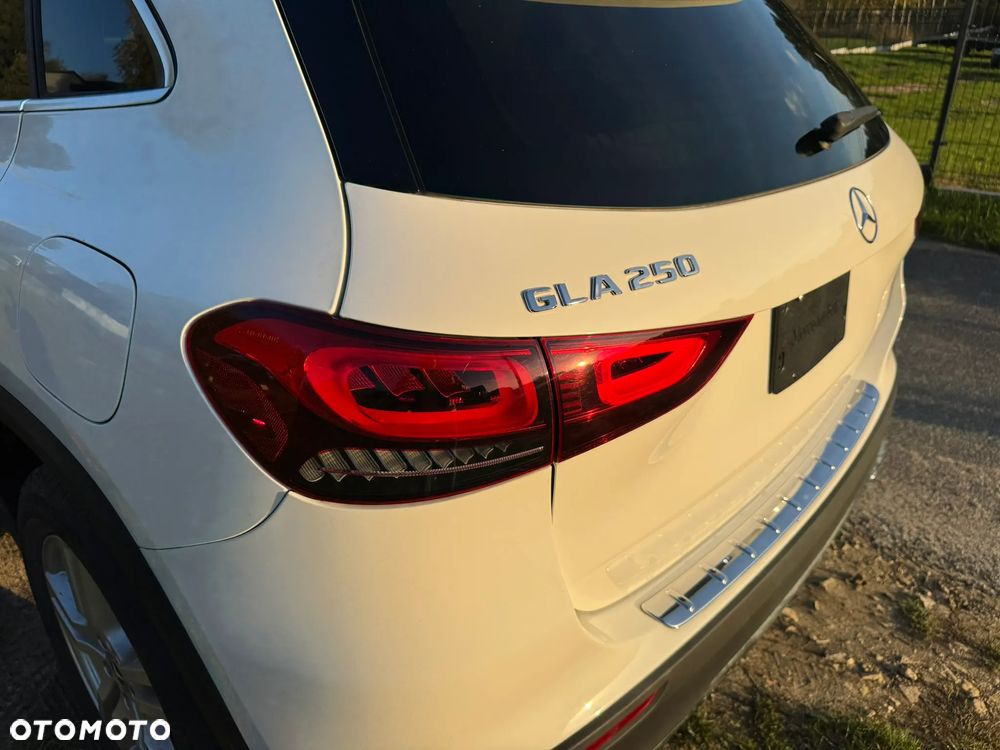 Mercedes-Benz GLA 250 8G-DCT - 35