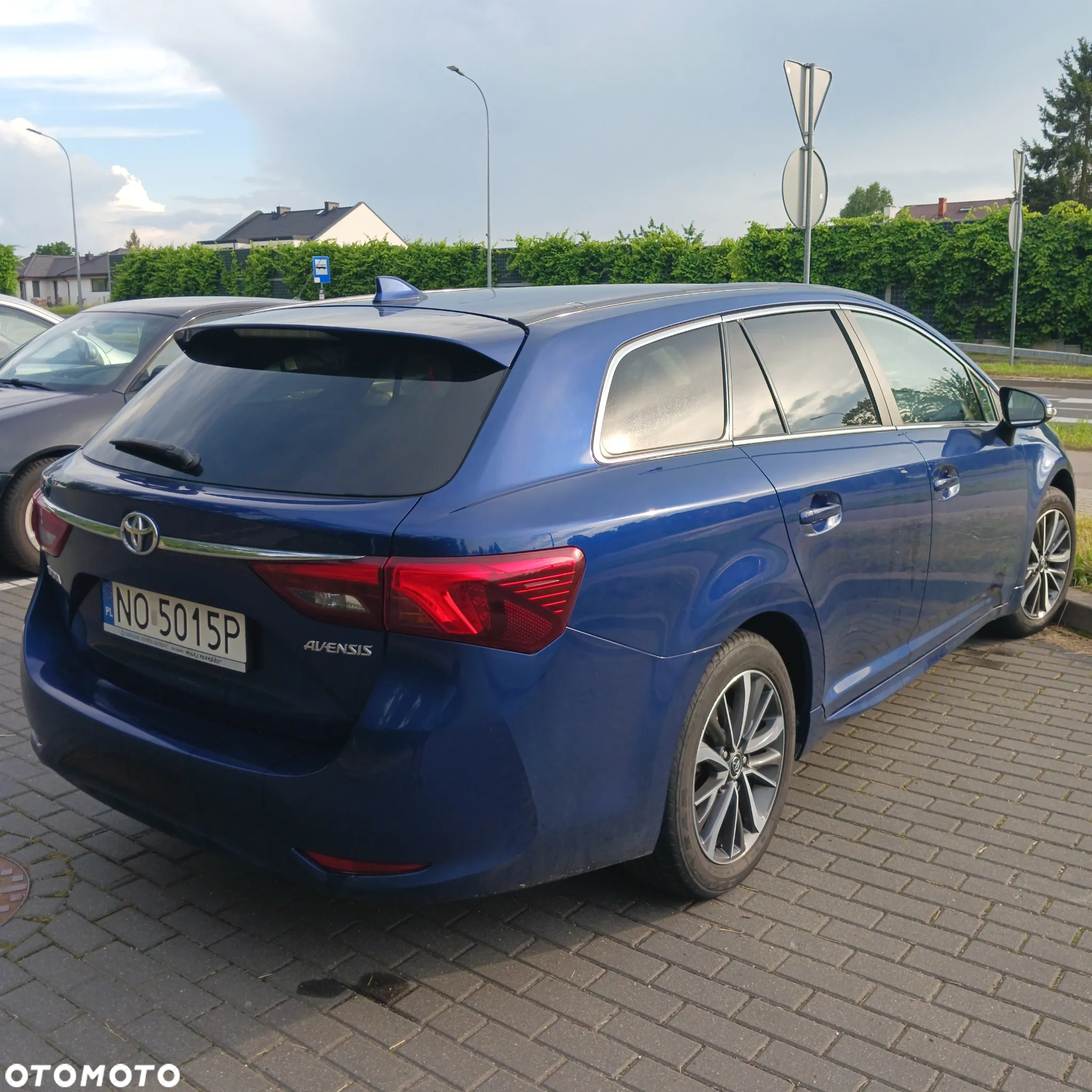 Toyota Avensis 1.8 Premium MS - 9
