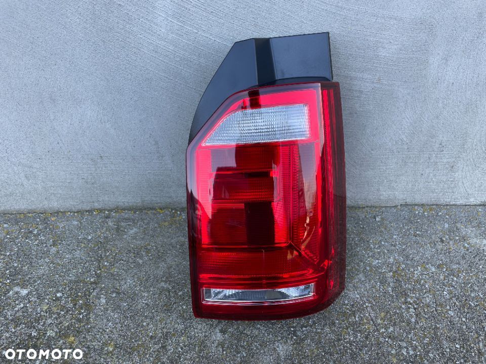 LAMPA TYLNA PRAWA VW T6 2015-- NOWA KLAPA - 1