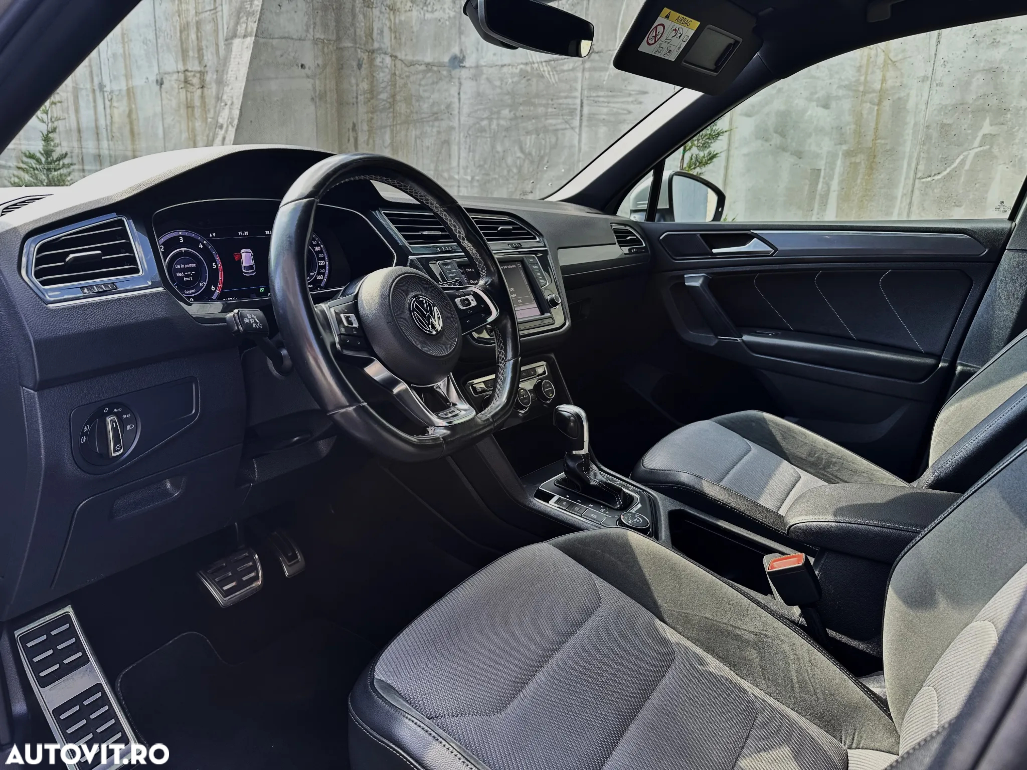 Volkswagen Tiguan 2.0 TDI SCR 4MOTION DSG R-Line - 11