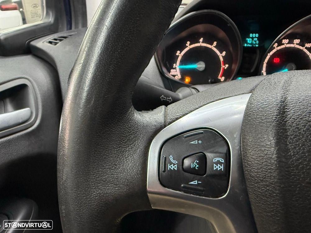 Ford Tourneo Courier 1.0 EcoBoost Titanium - 31