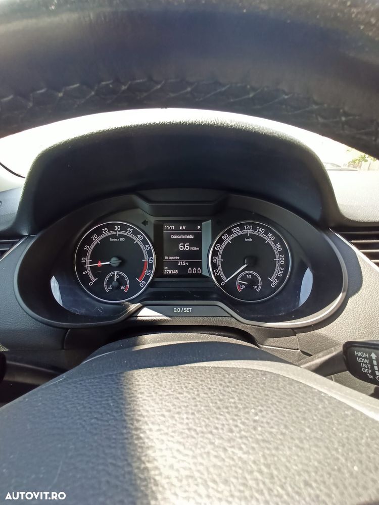 Skoda Octavia 1.6 TDI DSG Style - 6