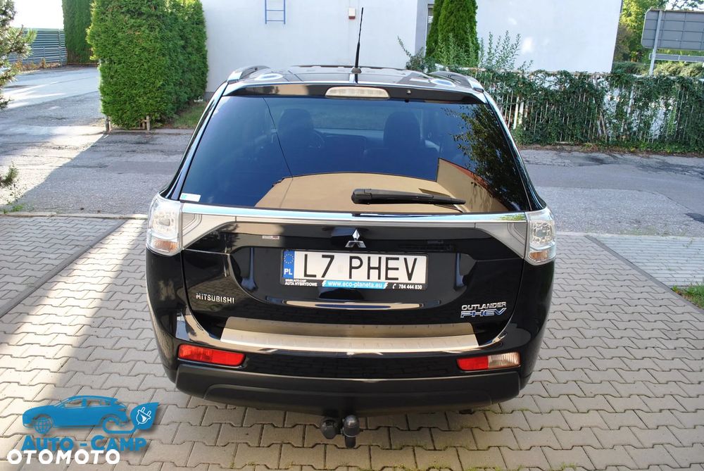 Mitsubishi Outlander Instyle NAVI + - 13