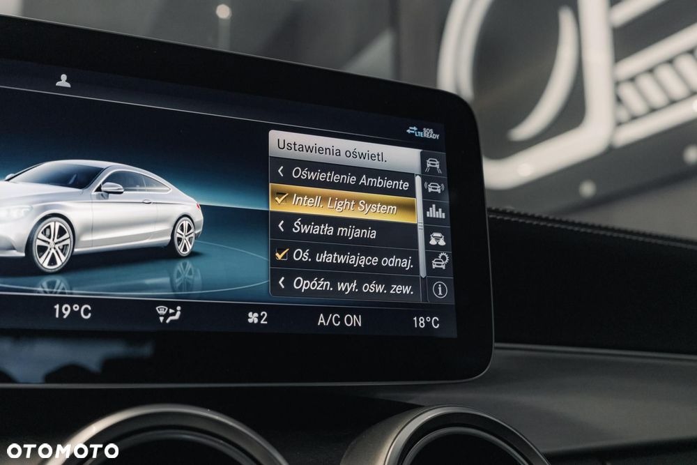 Mercedes-Benz Klasa C 300 9G-TRONIC - 22