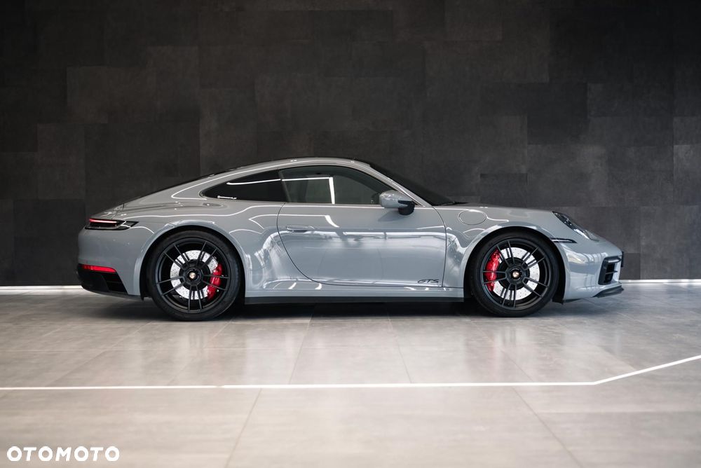 Porsche 911 Carrera 4 GTS - 9