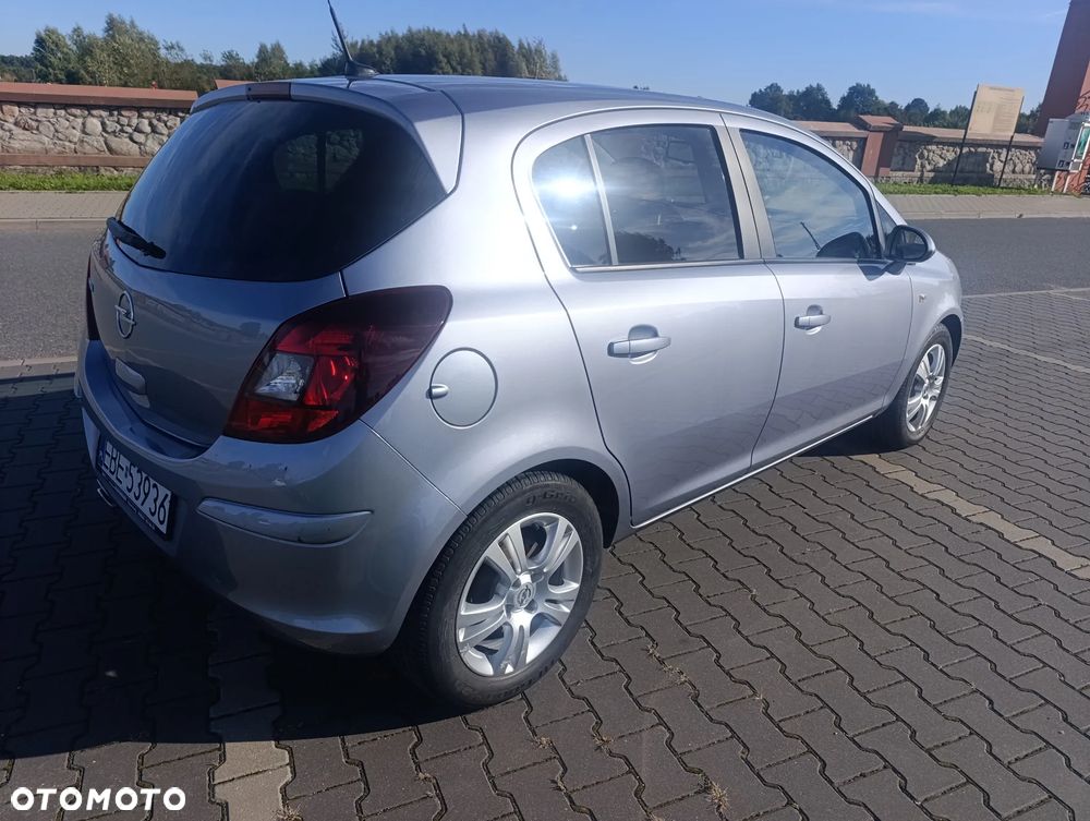 Opel Corsa 1.4 Cosmo - 4
