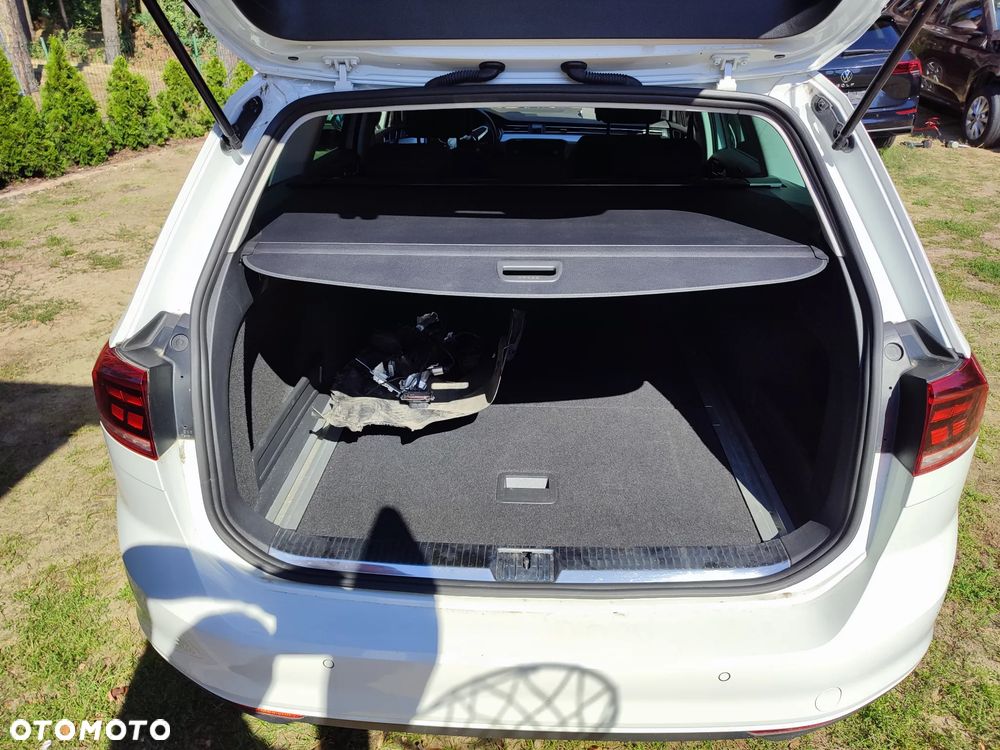 Volkswagen Passat Variant 2.0 TDI SCR DSG Elegance - 22