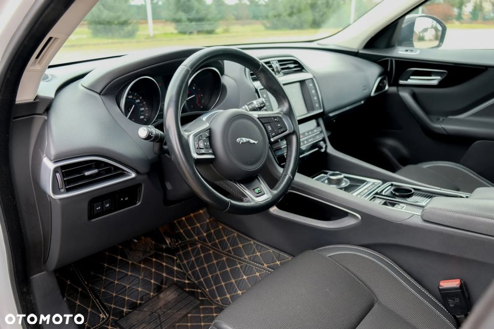 Jaguar F-Pace 20d AWD R-Sport - 18