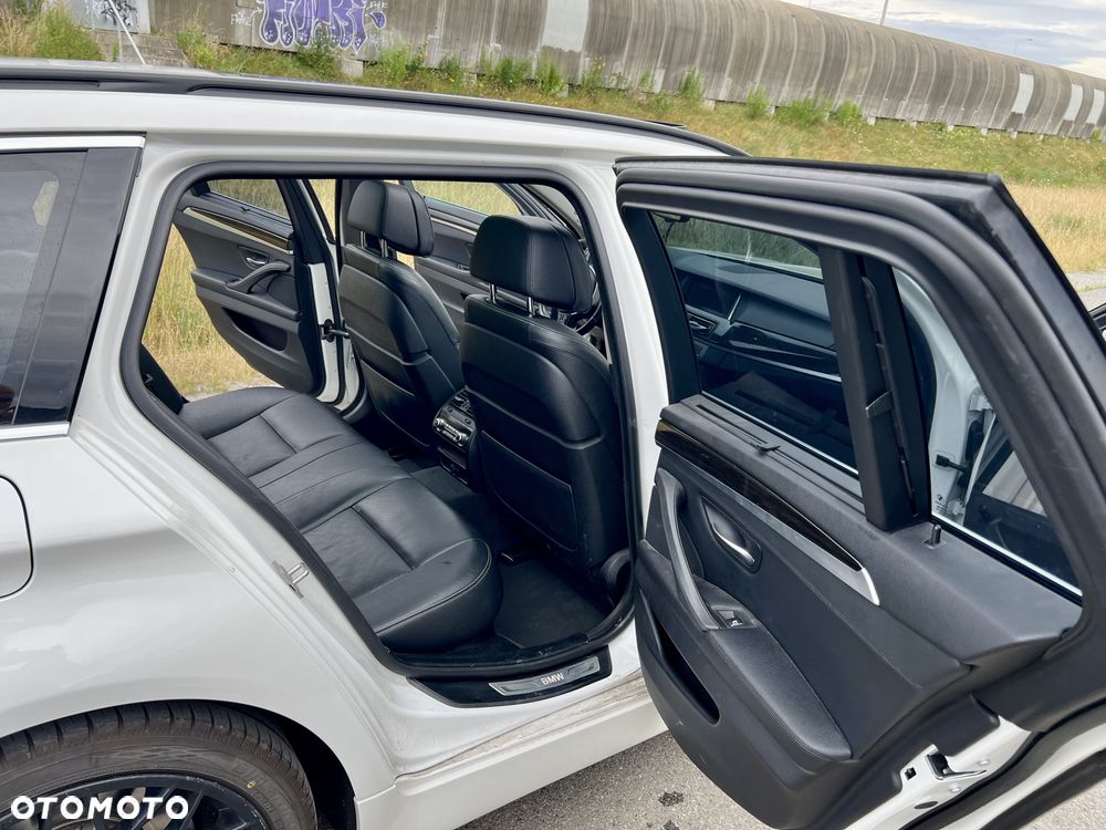 BMW Seria 5 530d xDrive Luxury Line - 29