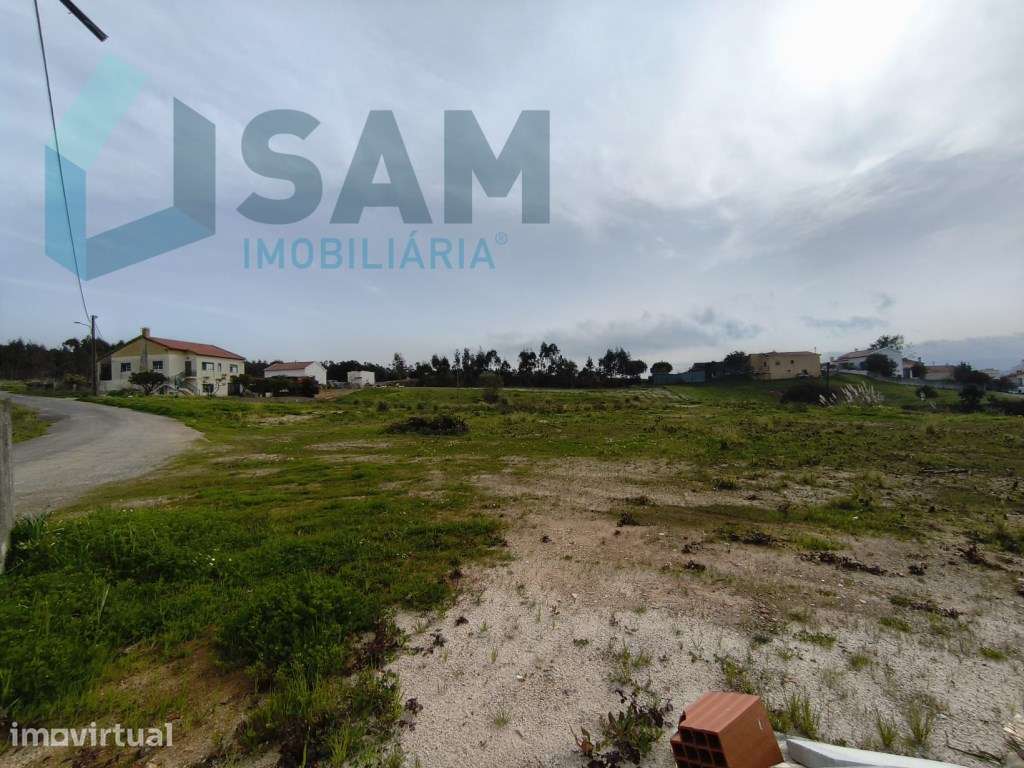 Terreno para construção com três Pavilhões Casais Larana - Grande imagem: 3/8