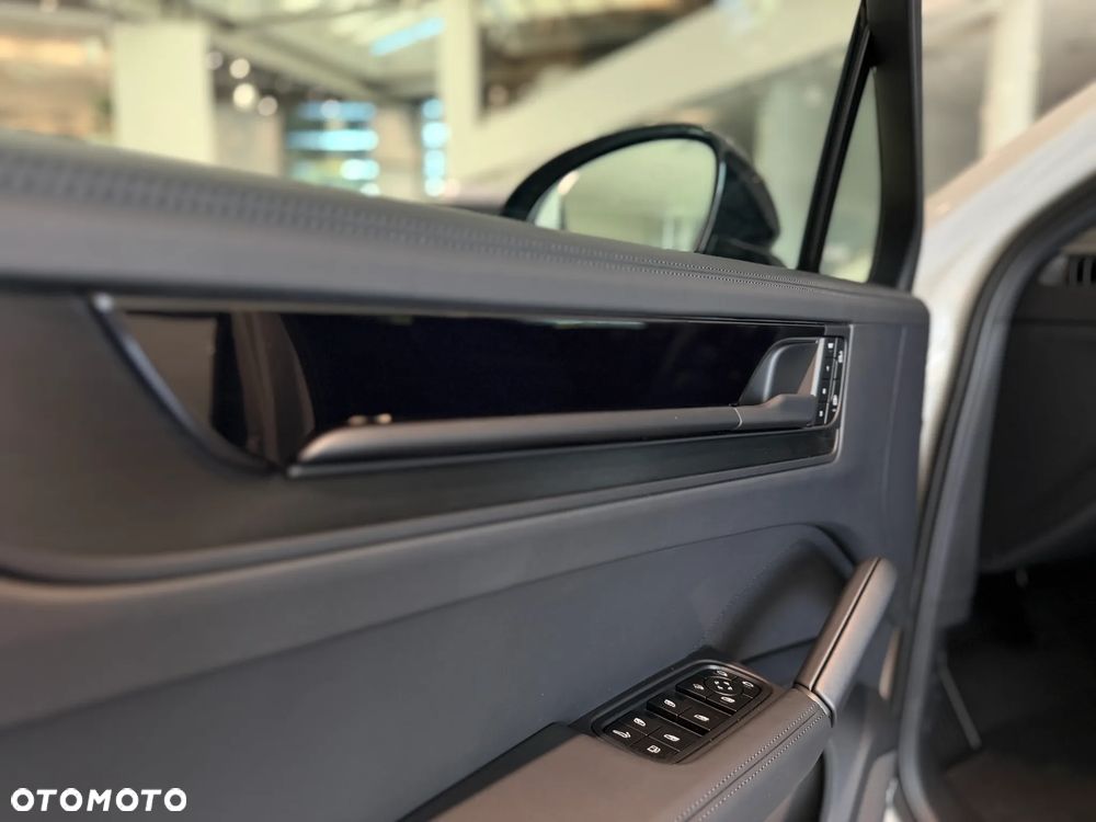 Porsche Cayenne E-Hybrid PHEV Black Edition - 17