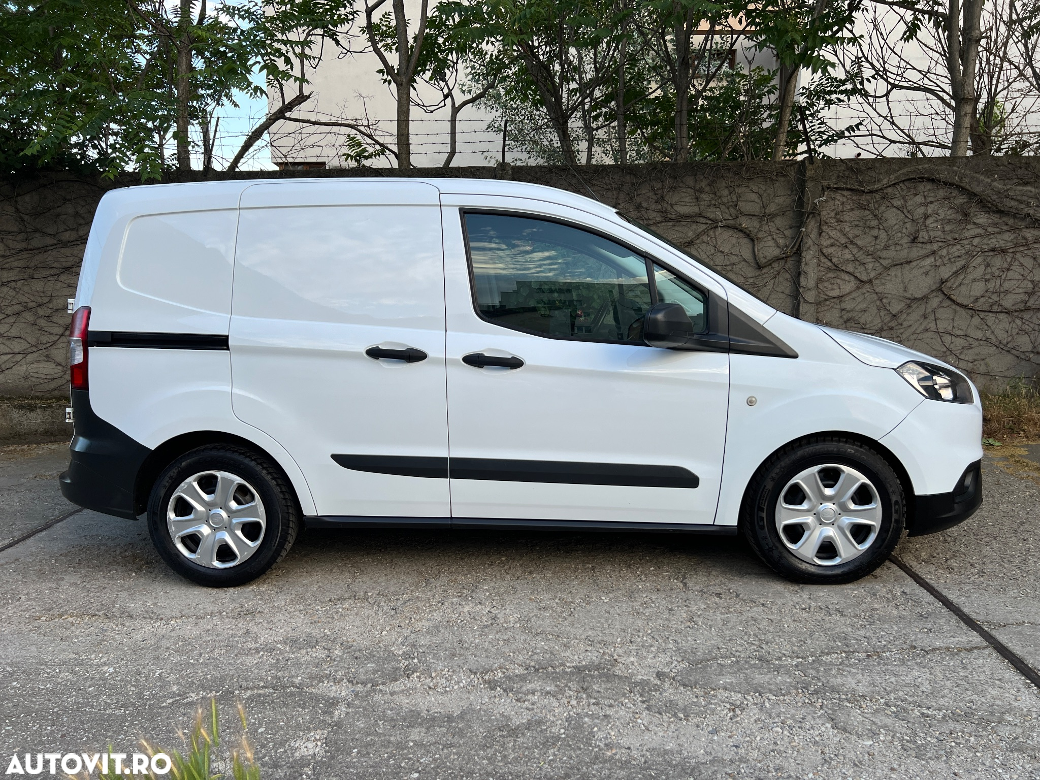Ford Courier - 10
